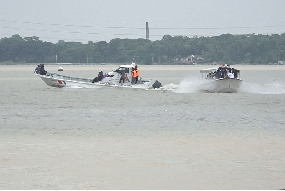 ইলিশ রক্ষায় কীর্তনখোলা নদীতে অভিযান