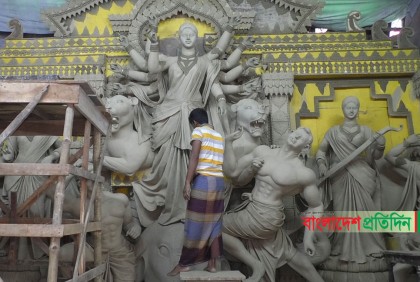 বরিশালে দুর্গাপূজা ঘিরে ব্যাপক উৎসাহ, করোনায় আয়োজন সাদামাটা
