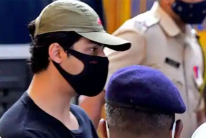 চার বছর ধরে নেশা করতেন, জেরার সময় কান্নায় ভেঙে পড়েন আরিয়ান