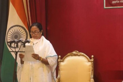 মমতার শপথগ্রহণ অনুষ্ঠান নিয়ে টানাপোড়েন

