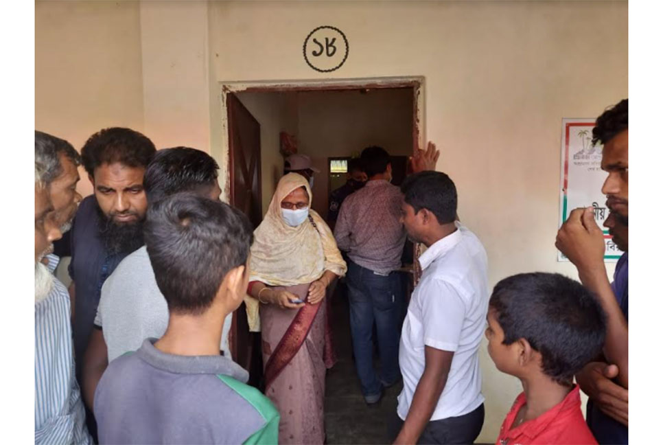 অভিমানে স্বামীর আত্মহত্যা