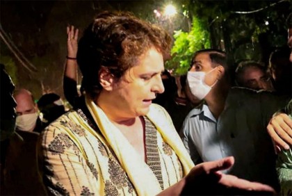 আটকের ৩০ ঘণ্টা পর গ্রেফতার দেখানো হলো প্রিয়াঙ্কাকে


