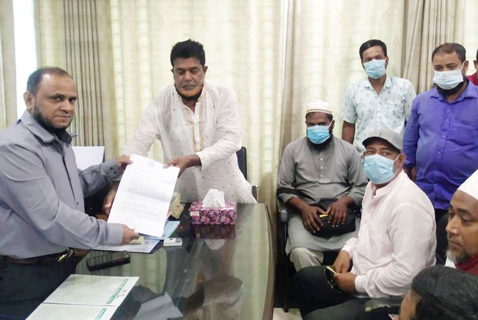 বরিশালে পণ্যবাহী নৌযান চলাচলের
জন্য বিসিসিতে ব্যবসায়ীদের আবেদন