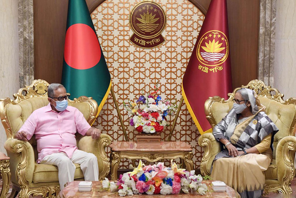 রাষ্ট্রপতির সঙ্গে প্রধানমন্ত্রীর সৌজন্য সাক্ষাৎ

