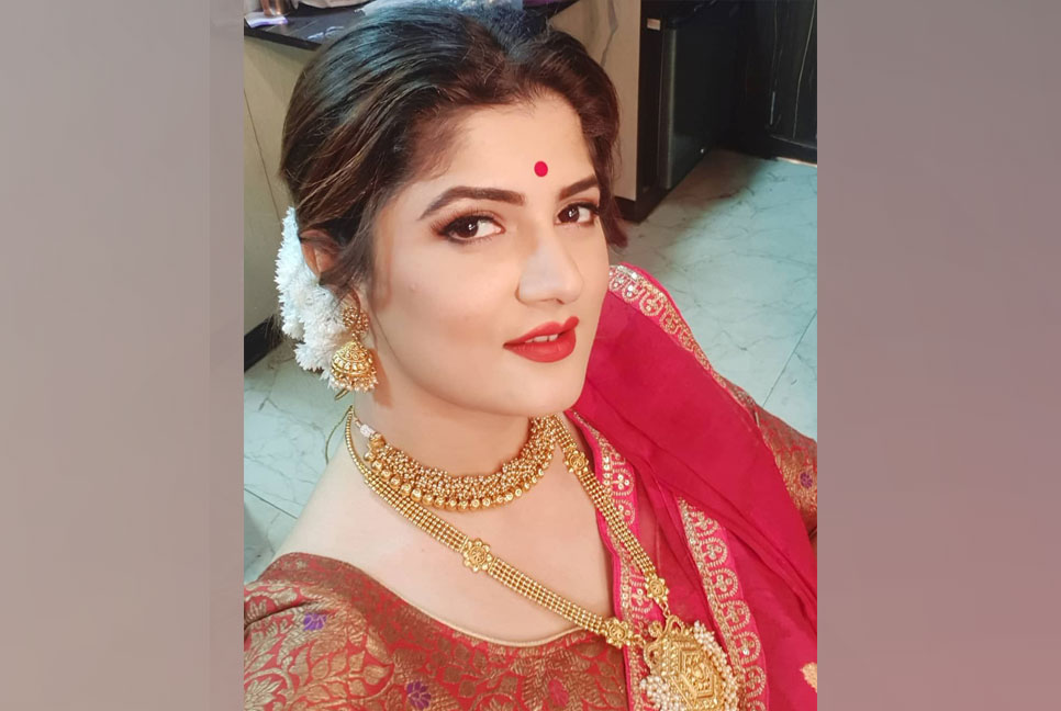 এগুলো আপনাকে মানায় না : শ্রাবন্তীর উদ্দেশে ভক্তরা
