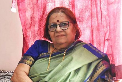 ৮০ বছর বয়সে আইটেম গানে ড্যান্স, আসর মাতালেন লিলি