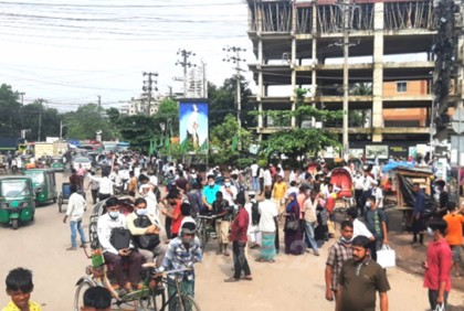 চট্টগ্রামে হঠাৎ পরিবহন ধর্মঘটে দুর্ভোগে যাত্রীরা 