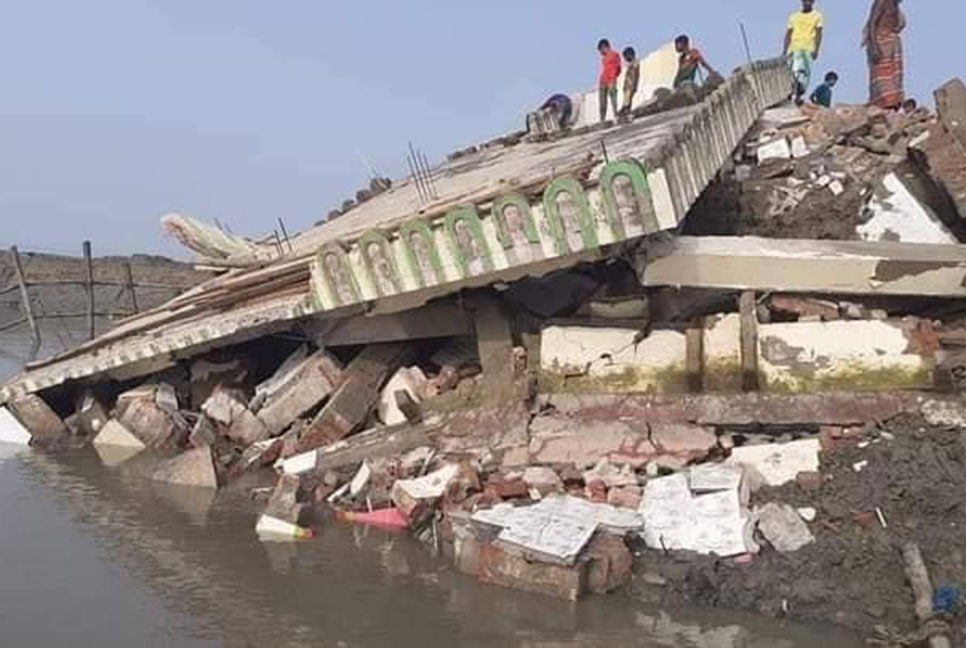 অবশেষে নদীগর্ভেই বিলীন প্রতাপনগরের সেই মসজিদ