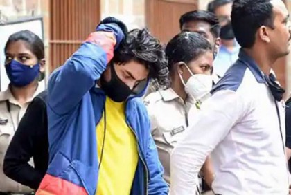 ফুটবল নিয়ে চ্যাট করেছিলেন আরিয়ান!