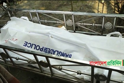 সিঁধ কেটে ঘরে ঢুকে মেম্বারের মাকে কুপিয়ে হত্যা, বাবা আহত