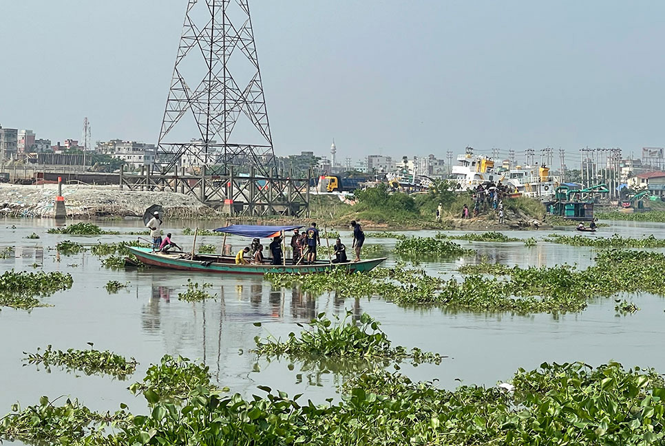 তুরাগে ট্রলারডুবি : রবিবার সকাল থেকে ফের উদ্ধার অভিযান