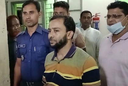 লক্ষ্মীপুরে ৬ ছাত্রের চুলকেটে দেয়া সেই শিক্ষক গ্রেফতার  