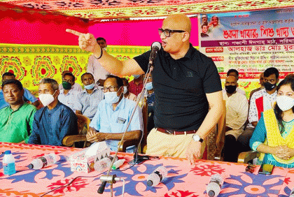 বাংলাদেশ উন্নতি ও সমৃদ্ধির পথে : তথ্য প্রতিমন্ত্রী 