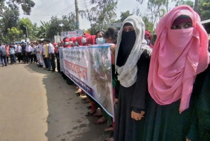 সখীপুরে সড়ক সংস্কারের দাবিতে শিক্ষার্থীদের মানববন্ধন 