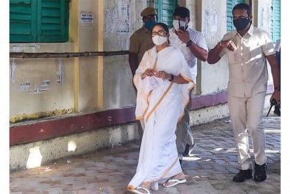 এতোগুলো পূজা উদ্বোধন করলাম কেউ এক কাপ চা দেয়নি, আক্ষেপ মমতার

