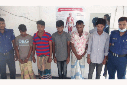 আশুগঞ্জে চাল ও পিকআপসহ ৫ চোর আটক
