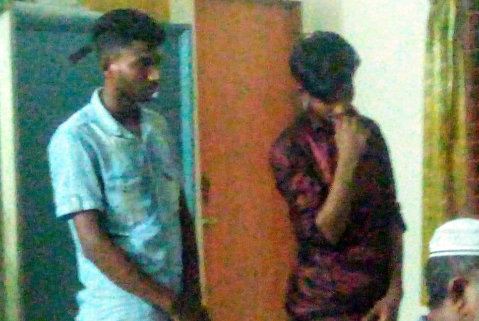 বিশ্বনাথে স্কুলছাত্রীকে নিতে এসে ২ যুবক আটক