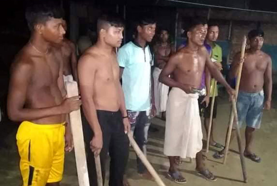 বালিয়াডাঙ্গীতে চুরি আতঙ্ক, রাতে পাহারা দিচ্ছে এলাকাবাসী
