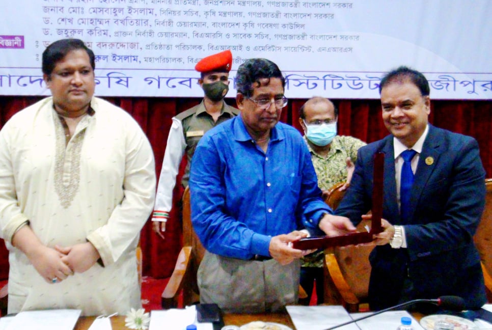 পিয়াজের দাম বাড়ার কারণ জানালেন কৃষিমন্ত্রী 

