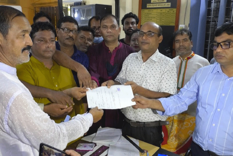 ডোমার পৌর নির্বাচনে মনোনয়নপত্র দাখিল