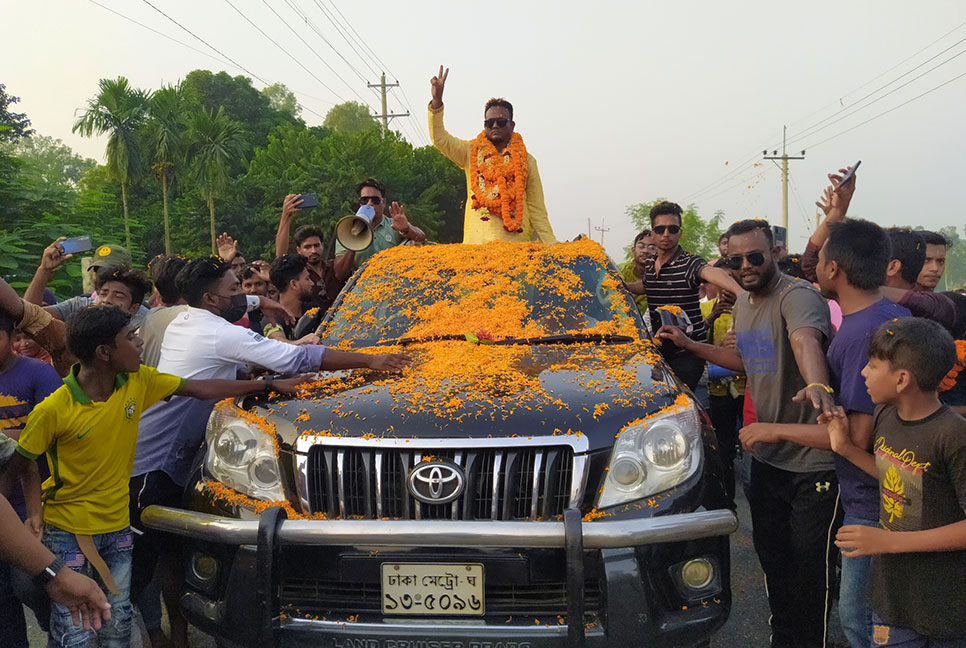 সিরাজগঞ্জে ভেদাভেদ ভুলে দলীয় প্রার্থীকে সংবর্ধনা