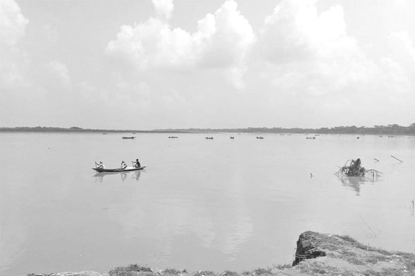 বরিশালে ইলিশ ধরা চলছেই