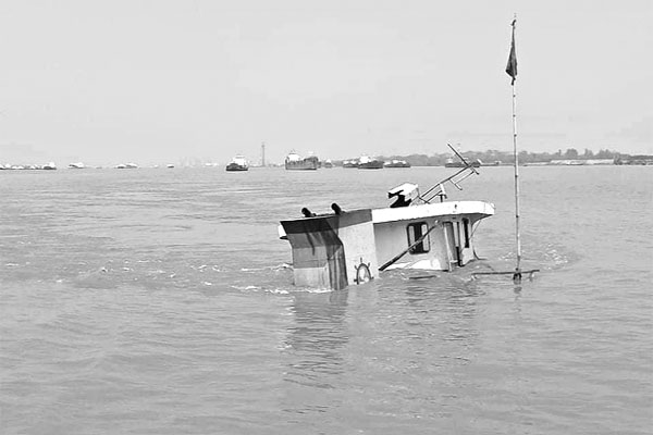 ডুবে যাওয়া কার্গো ১৫ দিনের মধ্যে ওঠাতে ব্যর্থ হলে নিলাম
