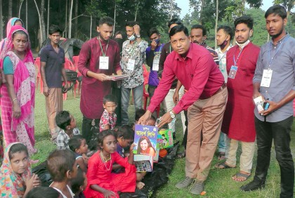বেদে সম্প্রদায়ের পাশে স্বপ্নের খোঁজে ফাউন্ডেশন 