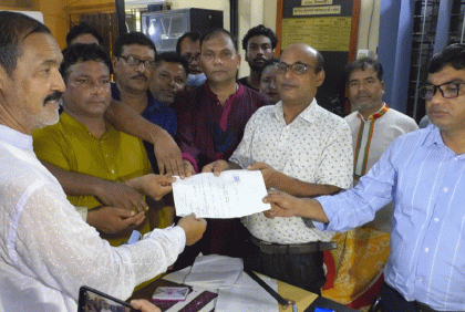 ডোমার পৌর নির্বাচনে মনোনয়নপত্র দাখিল