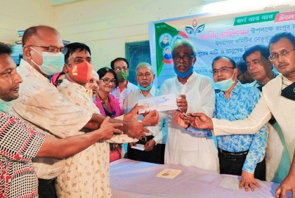 রংপুরে ১৫৬ পূজা মণ্ডপে আওয়ামী লীগ সভাপতির অনুদান