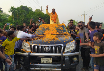 ভেদাভেদ ভুলে দলীয় প্রার্থীকে সংবর্ধনা