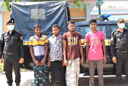 র‌্যাবের অভিযানে প্রতারক
চক্রের ৪ সদস্য গ্রেফতার