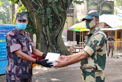 দুর্গাপূজা উপলক্ষে বিএসএফকে বিজিবির শুভেচ্ছা