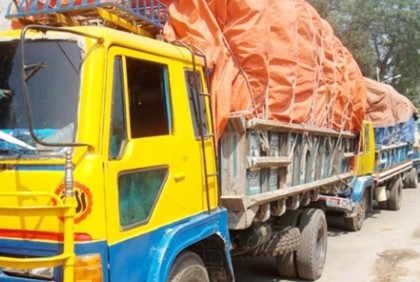 বেনাপোল বন্দর এলাকায় যানজটে নাকাল জনগণ