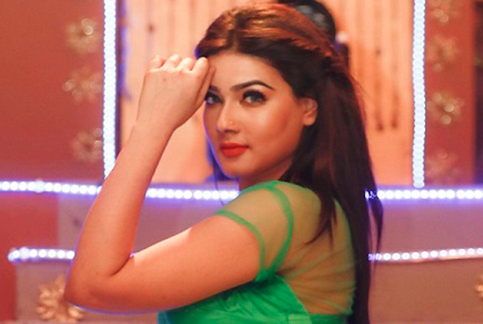 কালো আমার পছন্দের হলেও সেদিন নীল শাড়িটাই পরবো : মাহি
