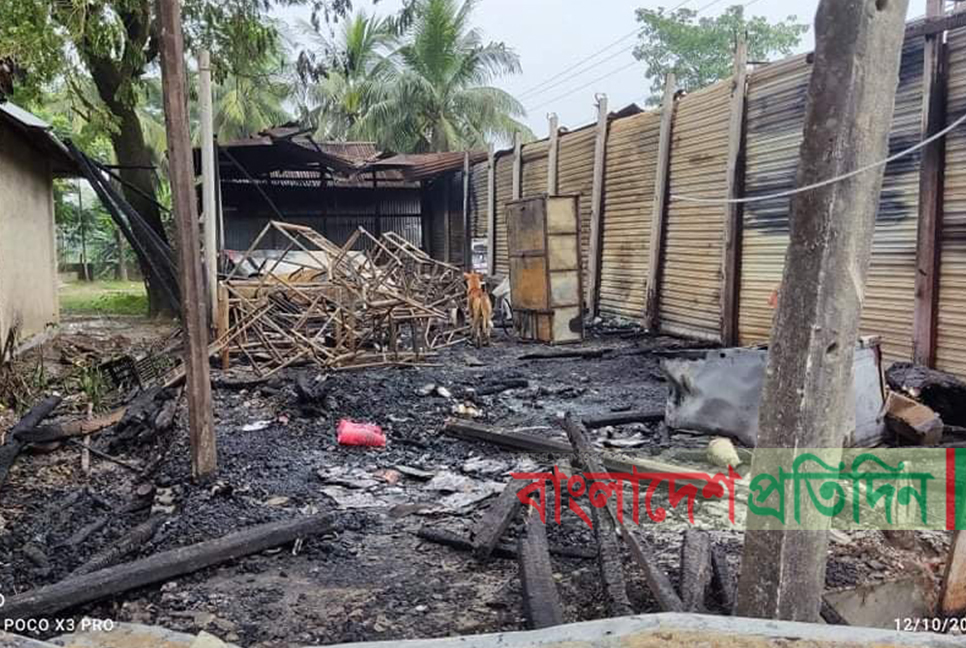 নোয়াখালীতে ৫ দোকান আগুনে পুড়ে ছাই