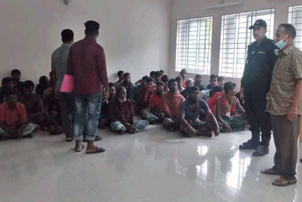 পদ্মায় ইলিশ ধরার অপরাধে ৭৩ জেলের কারাদণ্ড