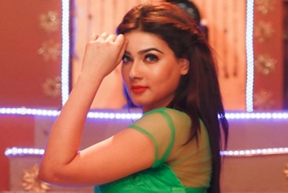 কালো আমার পছন্দের হলেও সেদিন নীল শাড়িটাই পরবো : মাহি