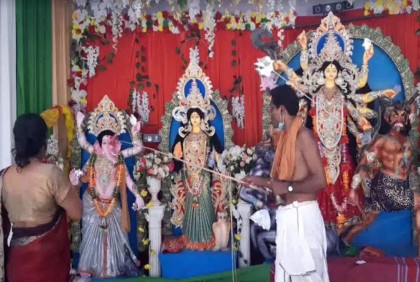 টাঙ্গাইলে দেবী দুর্গার মহাসপ্তমী পূজা অনুষ্ঠিত