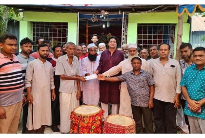 ধুনটের বিভিন্ন পূজা মণ্ডপে অনুদান 