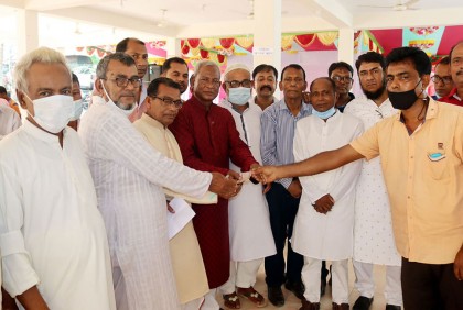 কোটালীপাড়ার ৩০৩ পূজা মণ্ডপে পৌঁছাল প্রধানমন্ত্রীর অনুদান