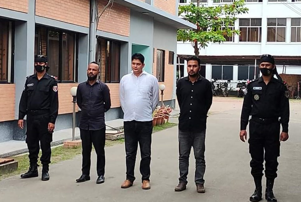 চাকরির প্রলোভনে টাকা আদায়, ৩ প্রতারক আটক