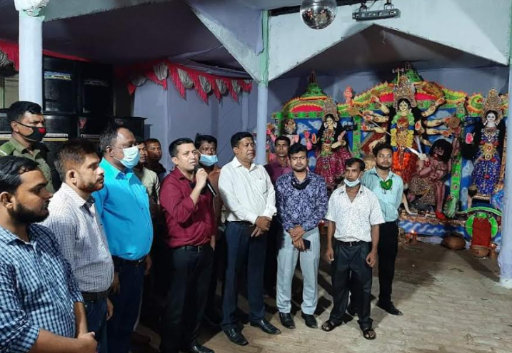 বোয়ালমারীতে উপজেলা নির্বাহী কর্মকর্তার পূজা মন্ডপ পরিদর্শন 