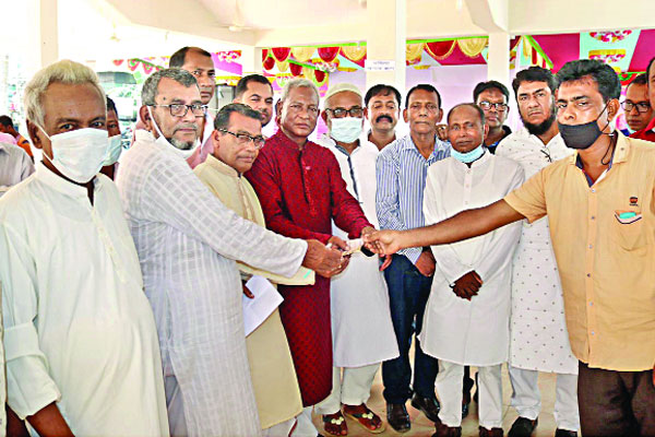 কোটালীপাড়ার ৩০৩ পূজামণ্ডপে পৌঁছল প্রধানমন্ত্রীর অনুদান
