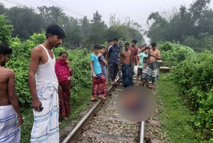 শ্রীপুরে সন্তানসহ ট্রেনের নিচে কাটা পড়ে মা নিহত