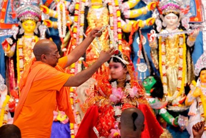 অসুর বধের আহ্বানে আজ অষ্টমী, হচ্ছে না কুমারী পূজা