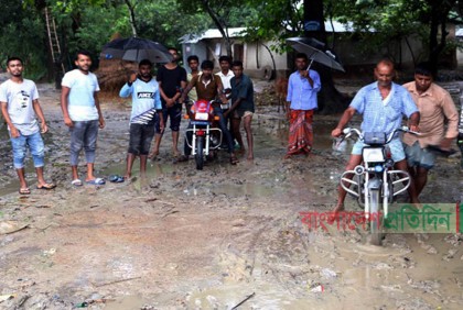 কাঁচা সড়কে চলাচলে চরম দুর্ভোগ