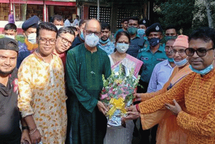 বরিশালে পূজা মন্দির পরিদর্শনে রাজেশ কুমার রায়না