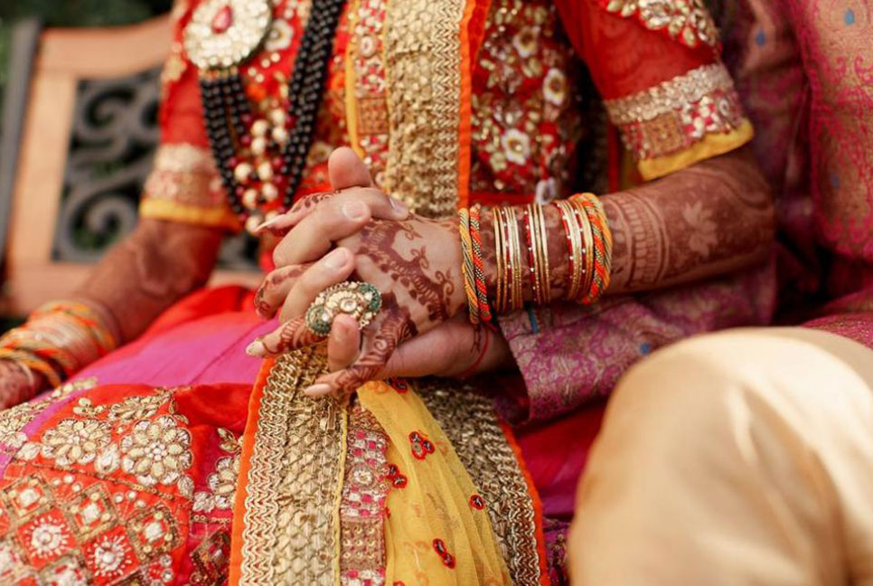 রাতে বরকে অচেতন করে ‘১০ ভরি’ স্বর্ণ নিয়ে চাচার সঙ্গে পালালেন নববধূ