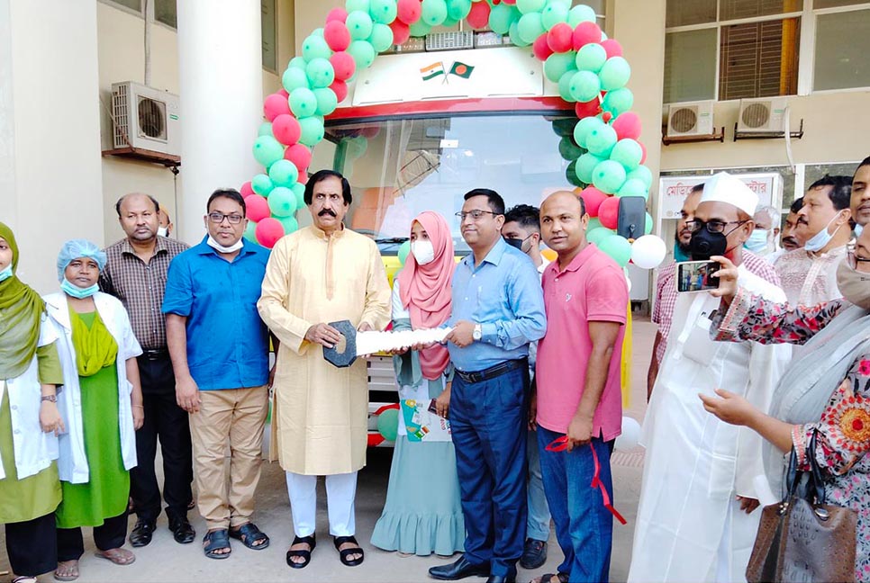 অত্যাধুনিক অ্যাম্বুলেন্স পেলো শেরপুর জেলা সদর হাসপাতাল 